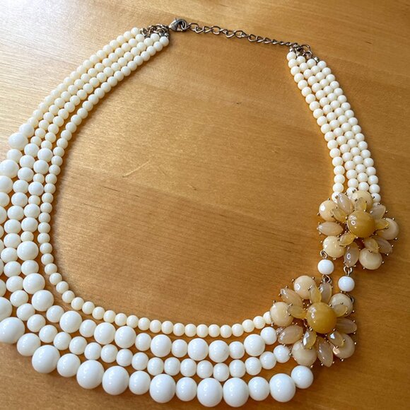 Stunning Vintage Multi-Strand Cream Bead Collar Necklace with Floral Accents - Picture 7 of 8